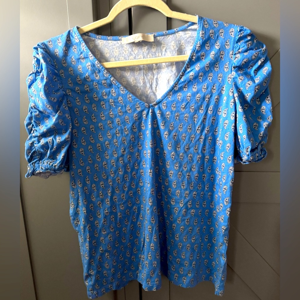 Loft tee with decorative sleeves that add to the tee